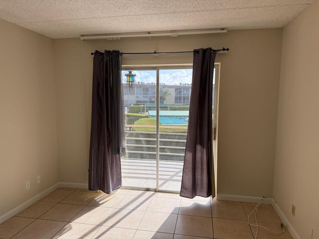 500 W Village Green Cir Circle W 212, Palm Springs, FL 33461