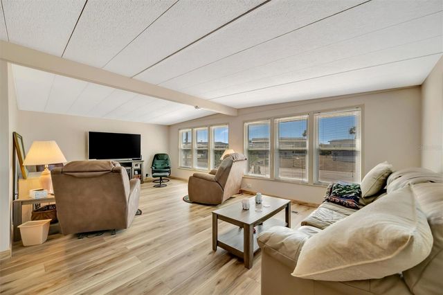 132 W SAINT LUCIA LOOP, Apollo Beach, FL 33572