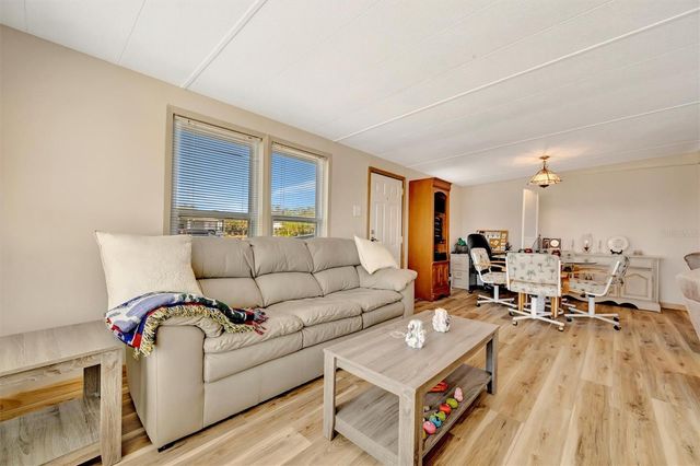 132 W SAINT LUCIA LOOP, Apollo Beach, FL 33572