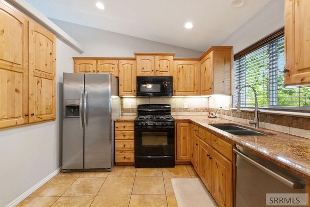 1911 Eagle Pointe Court, Ammon, ID 83406