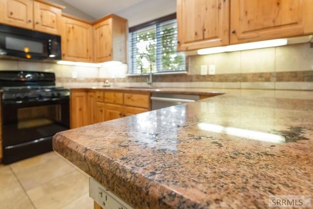 1911 Eagle Pointe Court, Ammon, ID 83406