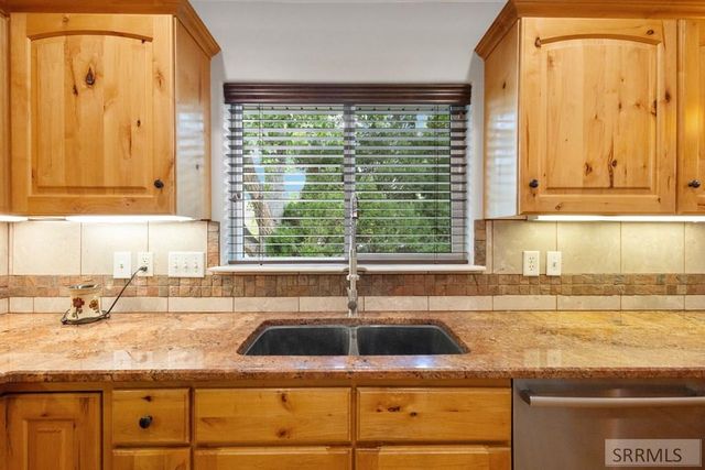 1911 Eagle Pointe Court, Ammon, ID 83406