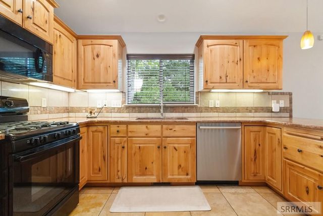 1911 Eagle Pointe Court, Ammon, ID 83406