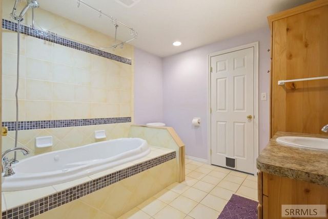 1911 Eagle Pointe Court, Ammon, ID 83406