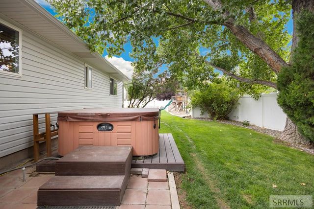 1911 Eagle Pointe Court, Ammon, ID 83406