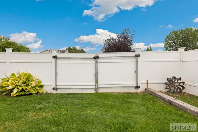 1911 Eagle Pointe Court, Ammon, ID 83406