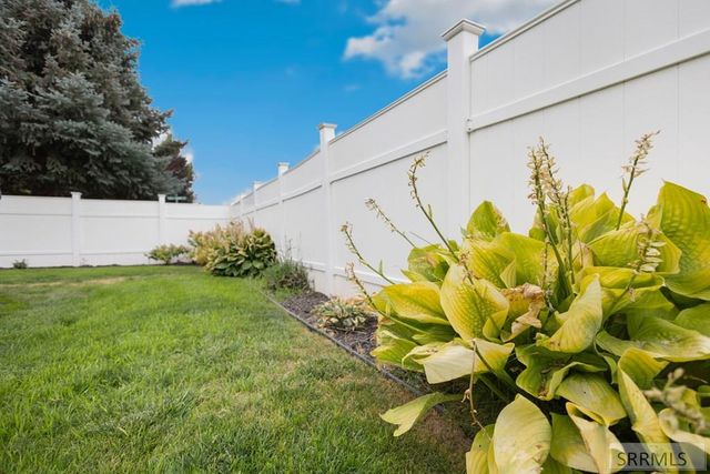 1911 Eagle Pointe Court, Ammon, ID 83406