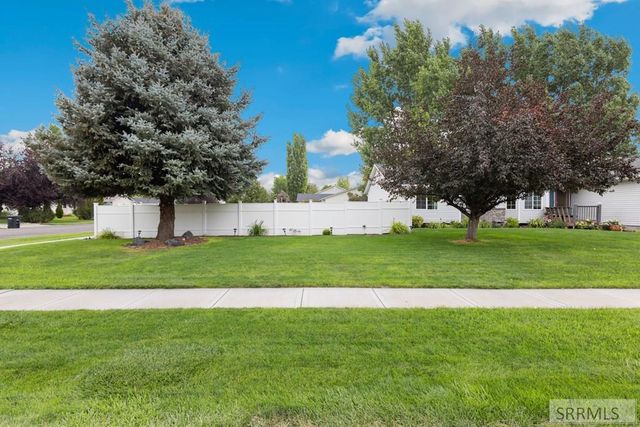 1911 Eagle Pointe Court, Ammon, ID 83406