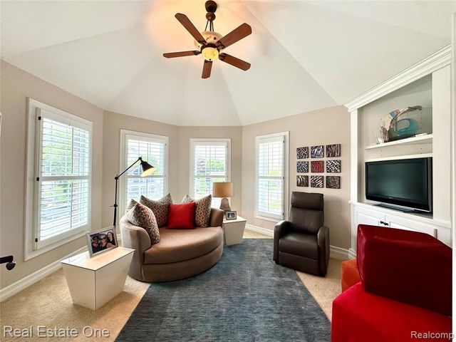 306 Woodward Avenue, Rochester, MI 48307