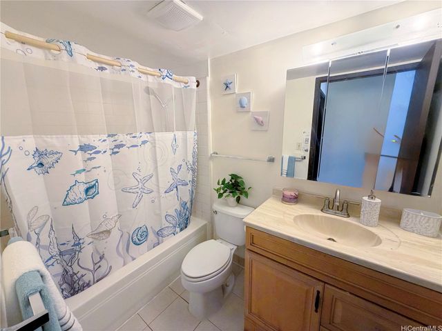 98-729 Moanalua Loop 201, Aiea, HI 96701