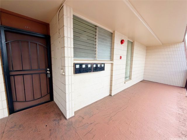 98-729 Moanalua Loop 201, Aiea, HI 96701