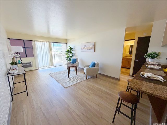 98-729 Moanalua Loop 201, Aiea, HI 96701