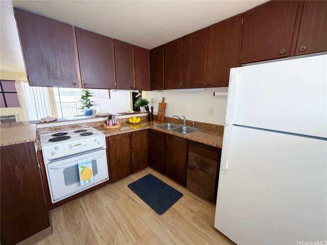 98-729 Moanalua Loop 201, Aiea, HI 96701