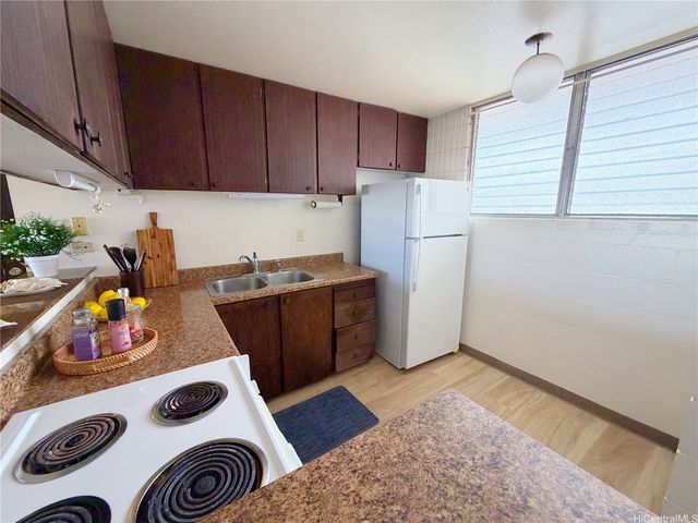 98-729 Moanalua Loop 201, Aiea, HI 96701