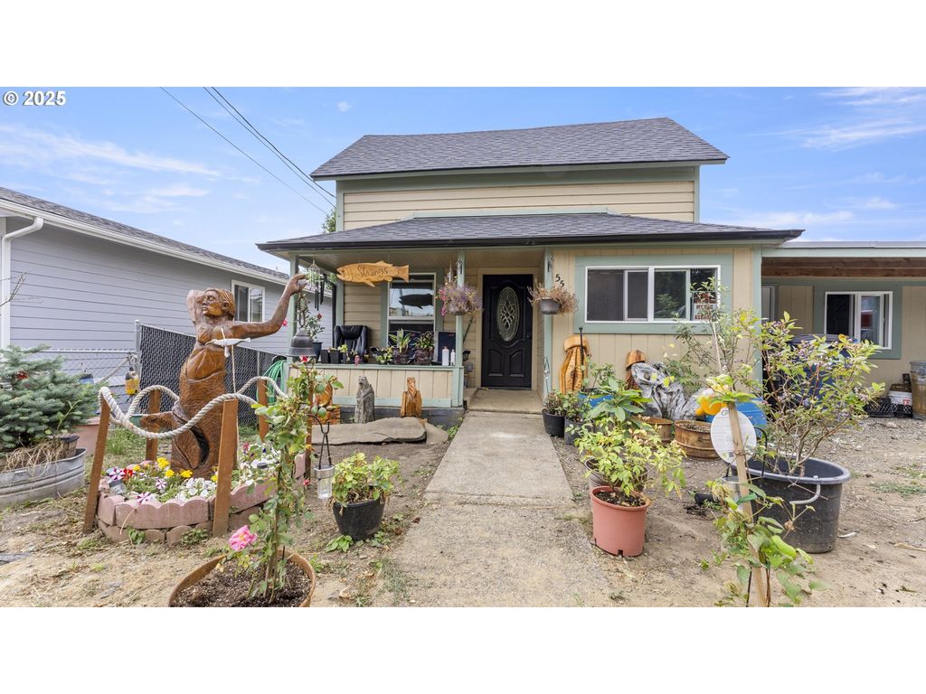 55 W 6TH St, Coquille, OR 97423