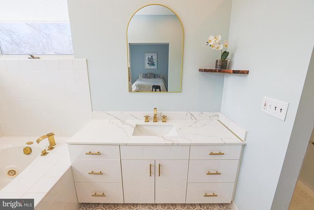 7900 IVY LN, Baltimore, MD 21208