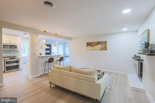 7900 IVY LN, Pikesville, MD 21208