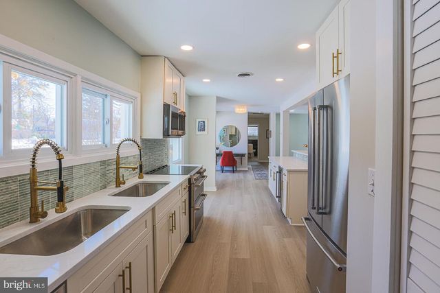 7900 IVY LN, Pikesville, MD 21208