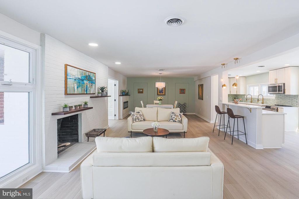 7900 IVY LN, Baltimore, MD 21208