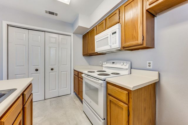 2835 Keller Springs 502, Carrollton, TX 75006