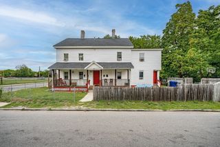 79 Oak St, Springfield, MA 01109