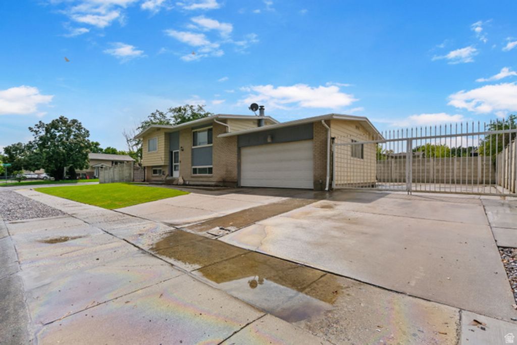 Image 2 of property listing at 6622 S GEORGIA DR, West Jordan, UT 84084