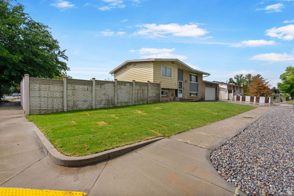 Image 3 of property listing at 6622 S GEORGIA DR, West Jordan, UT 84084