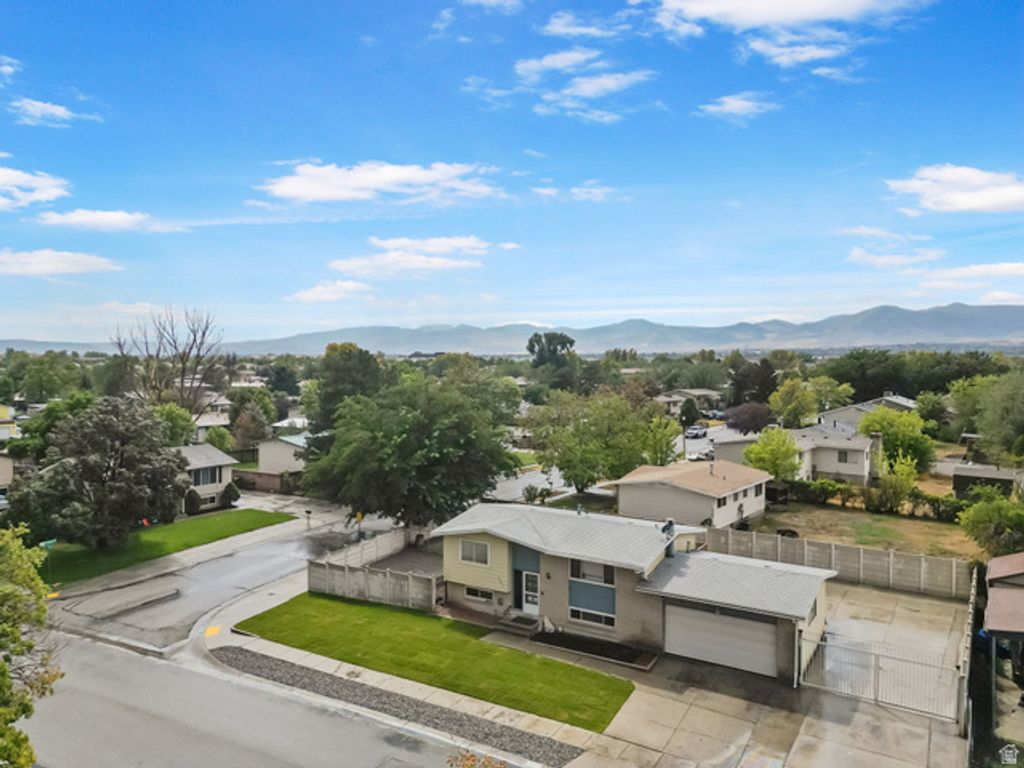 Image 4 of property listing at 6622 S GEORGIA DR, West Jordan, UT 84084