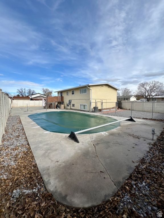 Image 32 of property listing at 6622 S GEORGIA DR, West Jordan, UT 84084