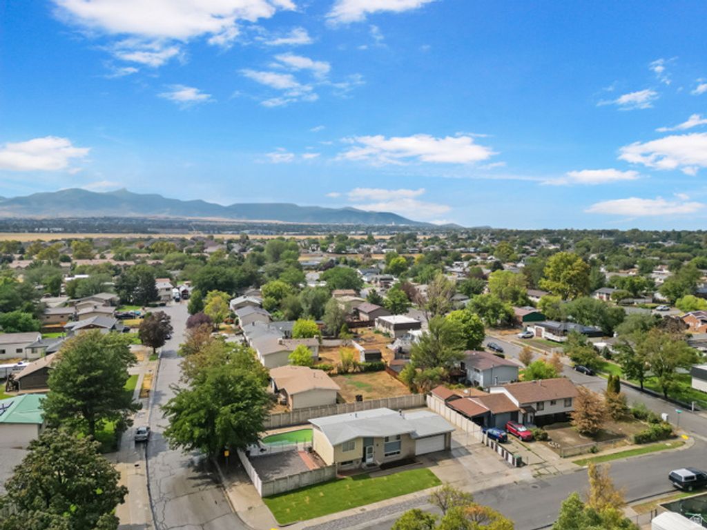Image 7 of property listing at 6622 S GEORGIA DR, West Jordan, UT 84084