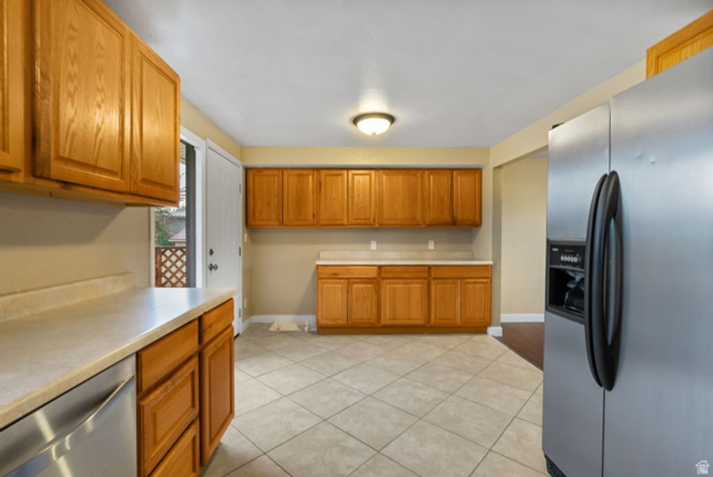Image 10 of property listing at 6622 S GEORGIA DR, West Jordan, UT 84084
