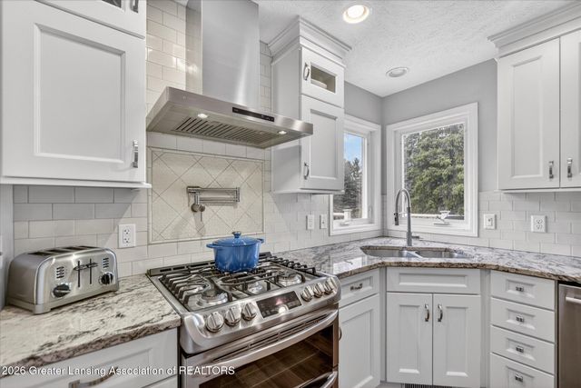 2545 Hummingbird Lane, Holt, MI 48842