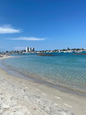 801 Hummingbird Way 201, North Palm Beach, FL 33408