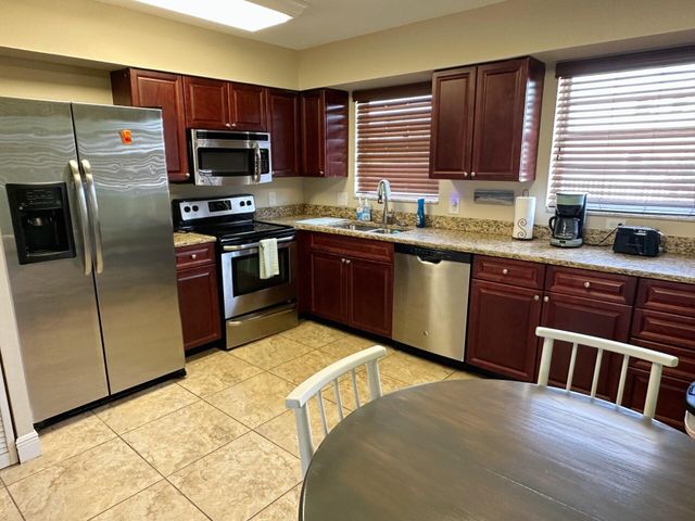 801 Hummingbird Way 201, North Palm Beach, FL 33408