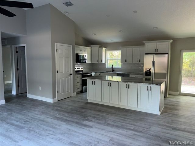 2538 W Dellwood Street, Dunnellon, FL 34434