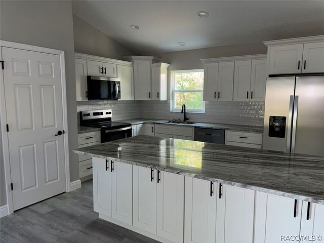 2538 W Dellwood Street, Dunnellon, FL 34434