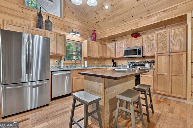203 Buck Creek Trail, Epworth, GA 30541