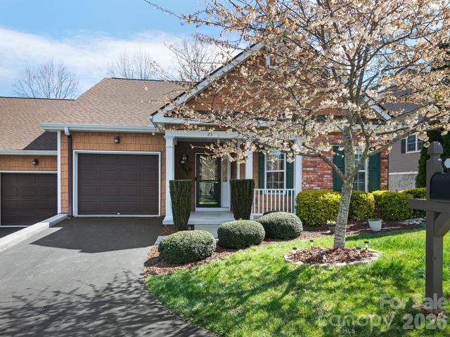 25 Old Pasture Way, Hendersonville, NC 28739
