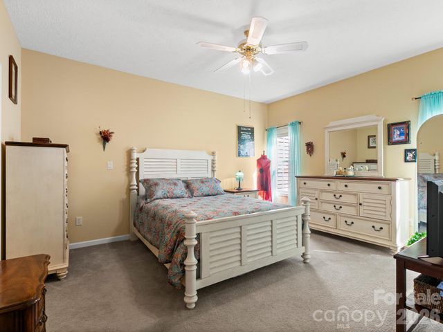 25 Old Pasture Way, Hendersonville, NC 28739