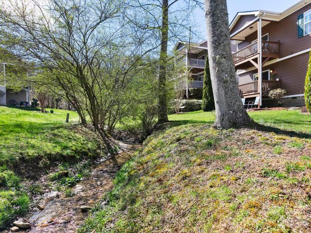 25 Old Pasture Way, Hendersonville, NC 28739