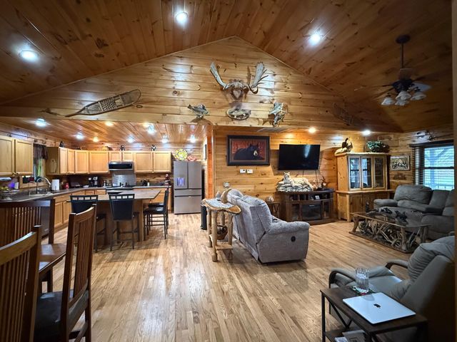 7257 Whetstone Road, Norwood, MO 65717