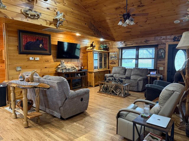 7257 Whetstone Road, Norwood, MO 65717