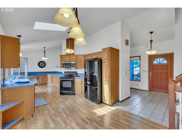 2474 Sw WILLOWBROOK Ave, Gresham, OR 97080