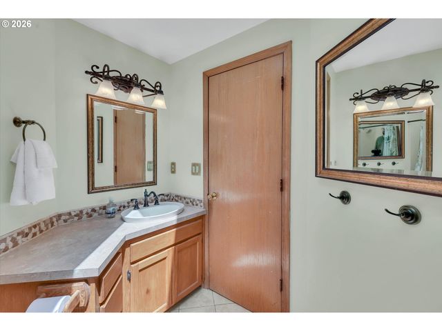 2474 Sw WILLOWBROOK Ave, Gresham, OR 97080