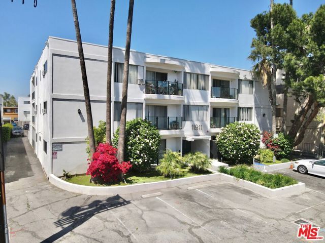 11911 Weddington Street, Valley Village, CA 91607