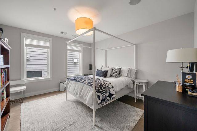 407 W First St 302, Boston, MA 02127