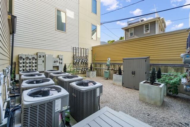 407 W First St 302, Boston, MA 02127