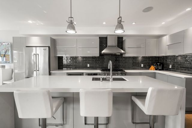 407 W First St 302, Boston, MA 02127