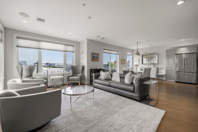 407 W First St 302, Boston, MA 02127