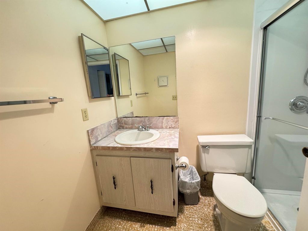 Image 10 of property listing at 799 Burgundy Q 799, Delray Beach, FL 33484